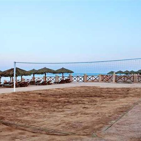 Safir Sharm Waterfalls Resort Bekvämligheter bild A beach volleyball net