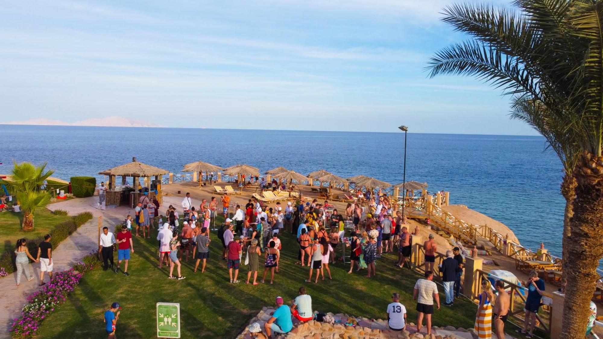 Safir Sharm Waterfalls Resort Exteriör bild Tourists at a beach in Sharm El Sheikh