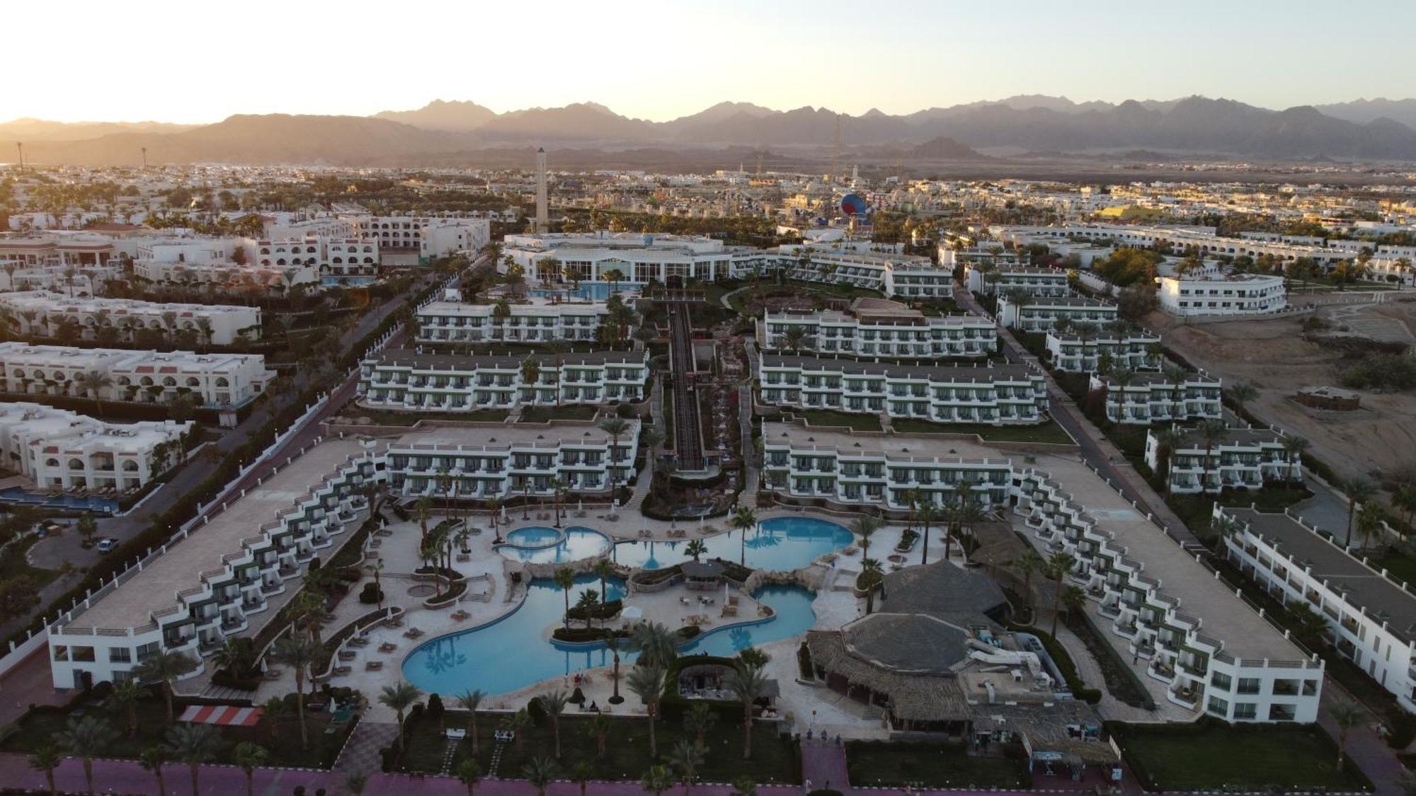 Safir Sharm Waterfalls Resort Exteriör bild Aerial view of the resort