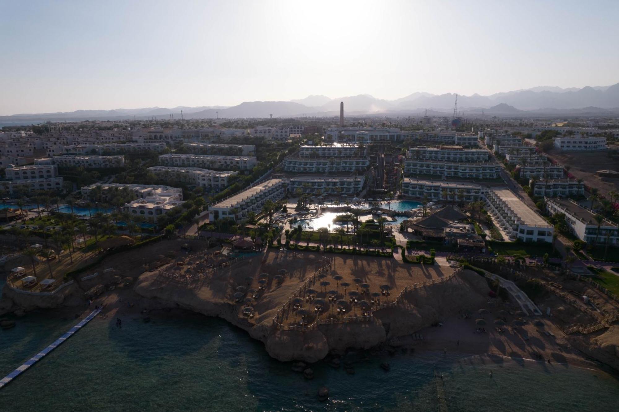 Safir Sharm Waterfalls Resort Exteriör bild Aerial view of the resort