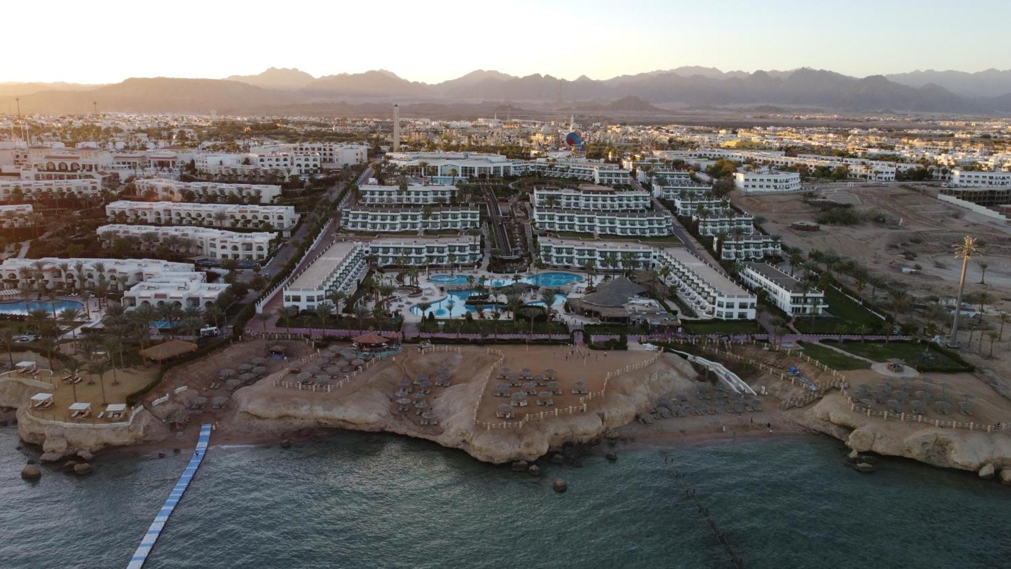 Safir Sharm Waterfalls Resort Exteriör bild Aerial view of the resort