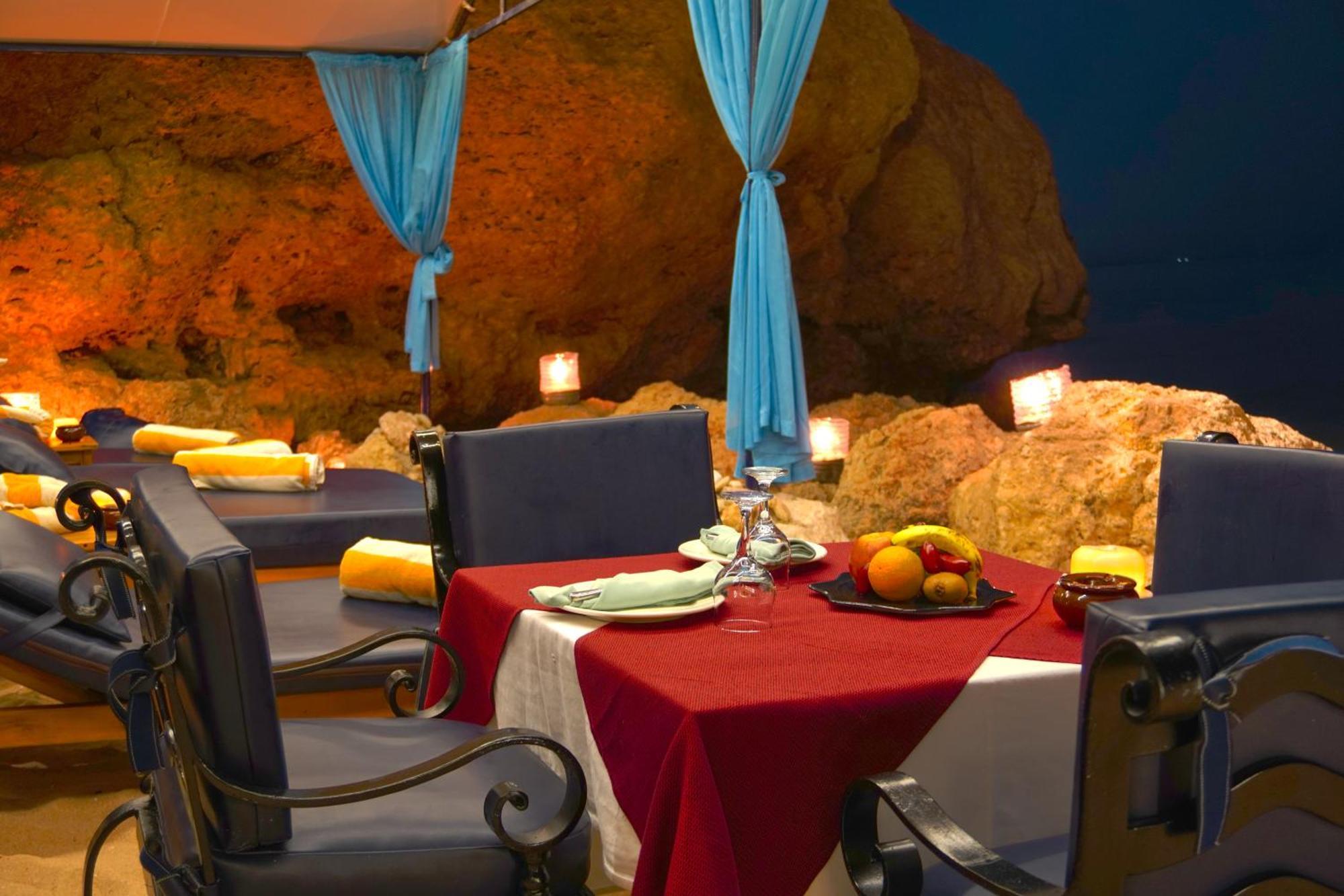 Safir Sharm Waterfalls Resort Exteriör bild The Cave Restaurant