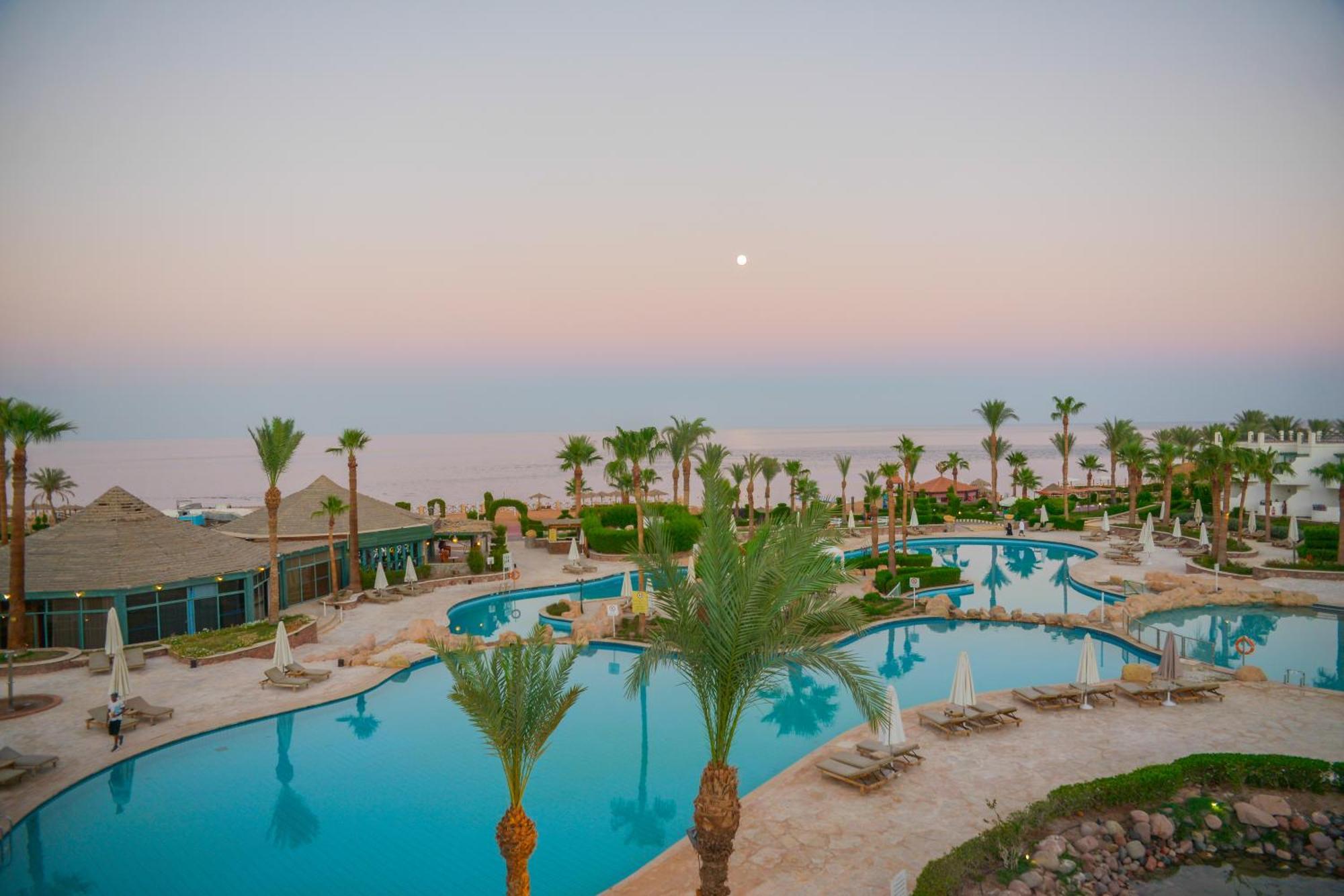 Safir Sharm Waterfalls Resort Exteriör bild Sunrise over the Dead Sea