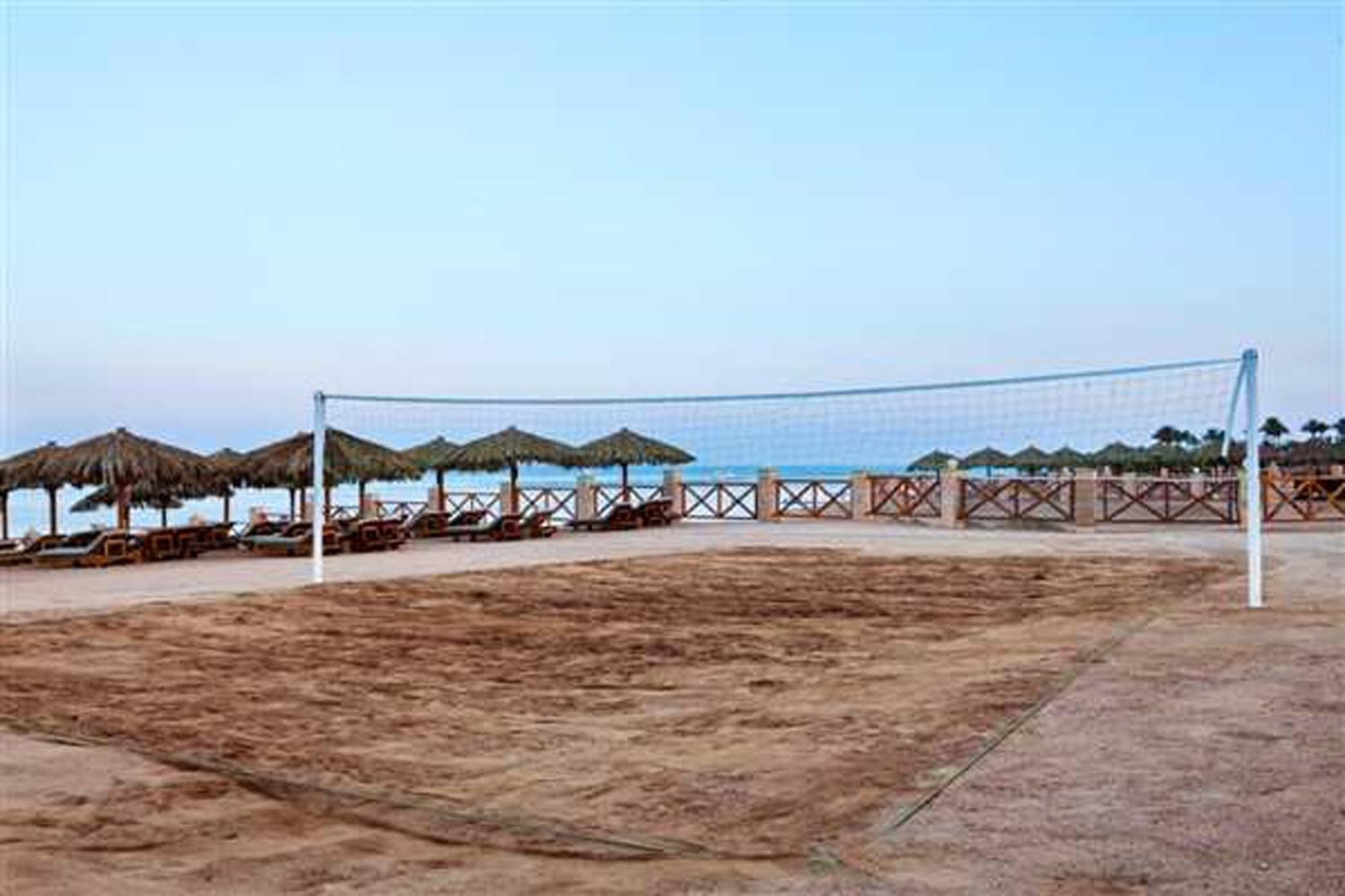 Safir Sharm Waterfalls Resort Bekvämligheter bild A beach volleyball net