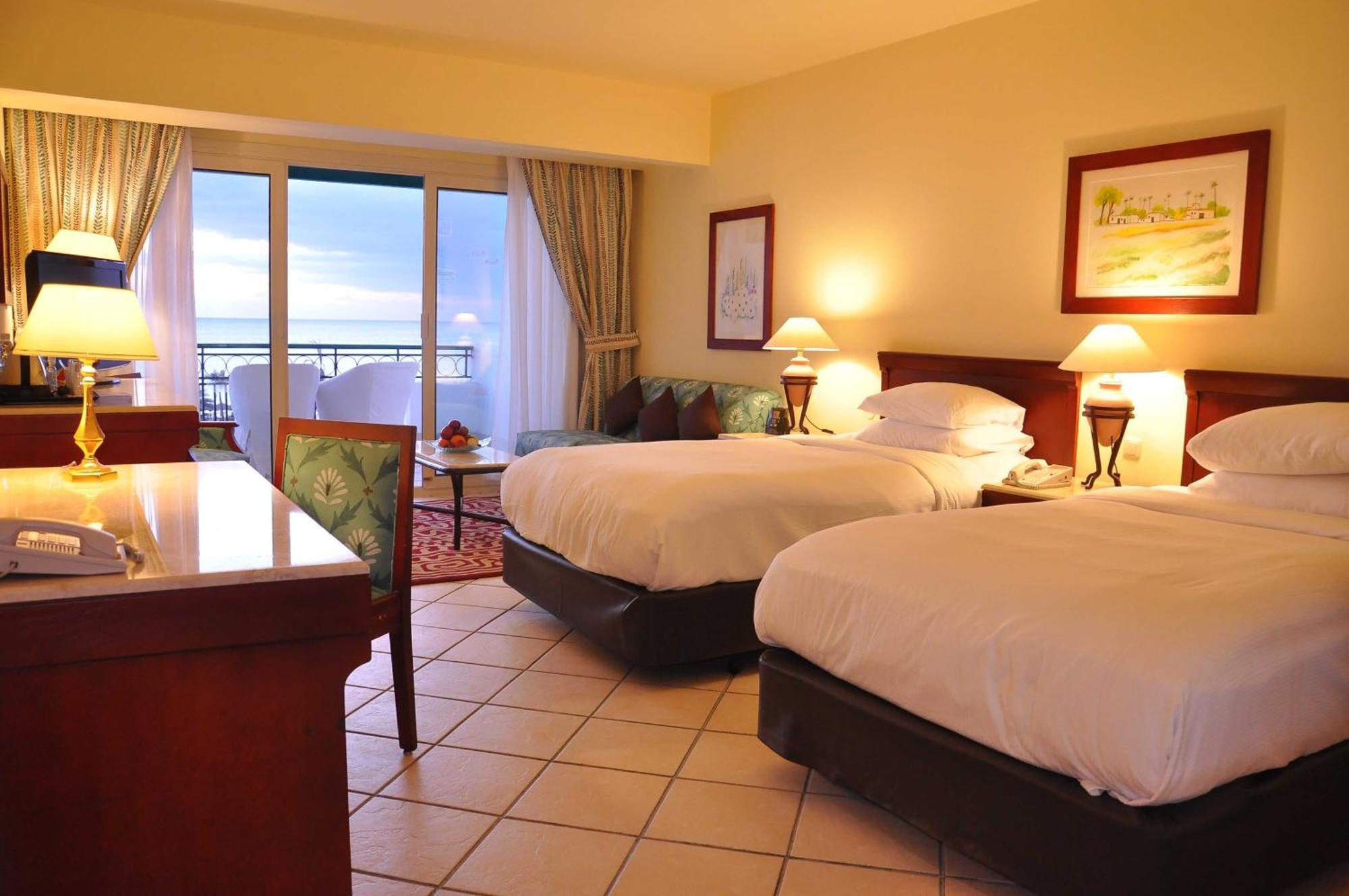 Safir Sharm Waterfalls Resort Exteriör bild A guest room at the Hilton San Diego Bayfront