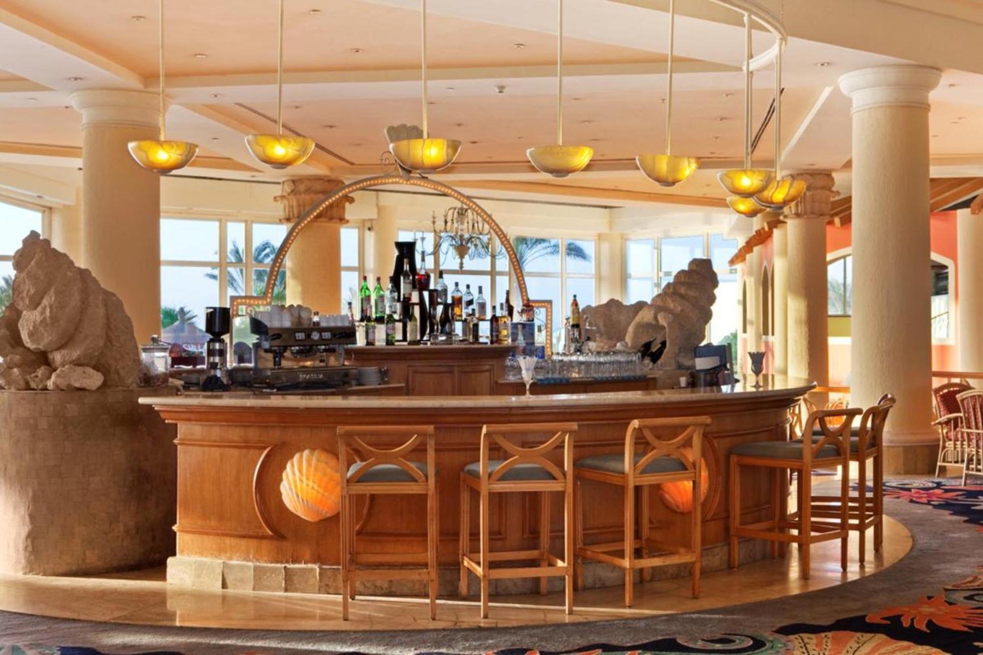 Safir Sharm Waterfalls Resort Restaurang bild The bar at the lobby